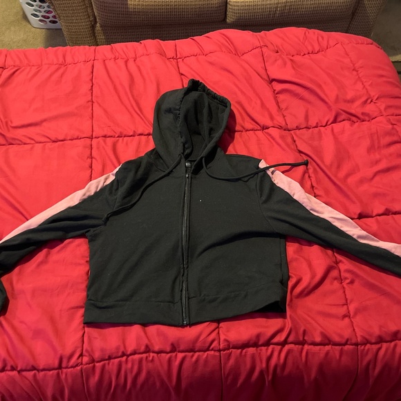 Crop top - Picture 2 of 3